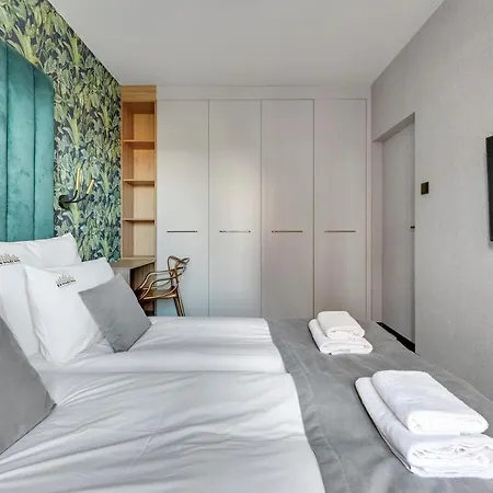 Grano - Pool, Sauna, & Parking By Downtown 아파트