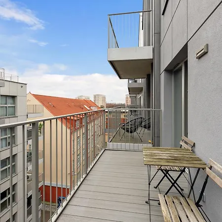 Grano - Pool, Sauna, & Parking By Downtown 아파트